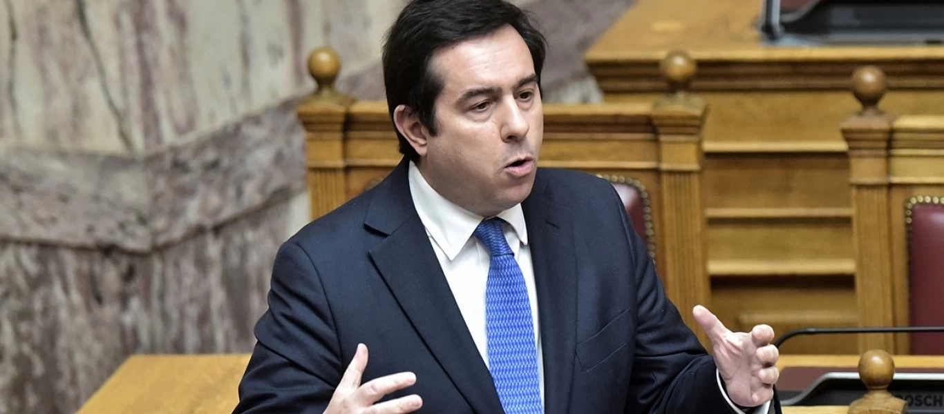 Καταγγέλει ΜΚΟ και τουρκικά «παιχνίδια» για την λέμβο με τους παράνομους μετανάστες ο Ν. Μηταράκης